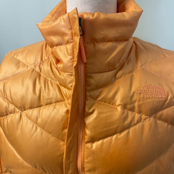 The North Face Women's Orange Sleeveless Puffer Vest - Size L - Picture 10 of 12